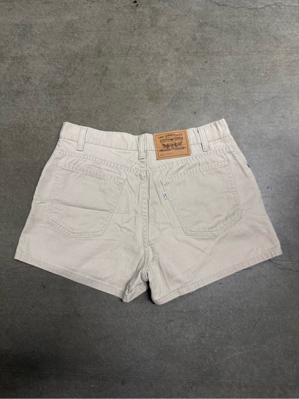 Vintage 90’s Levi’s 913 Khaki Women’s Shorts Size 13 Regular Fit Made In USA